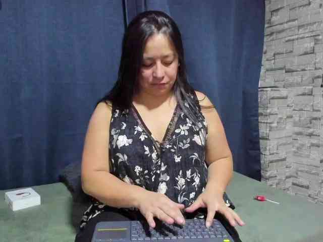 monickhot303av webcam