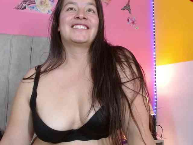 monickhot303av webcam