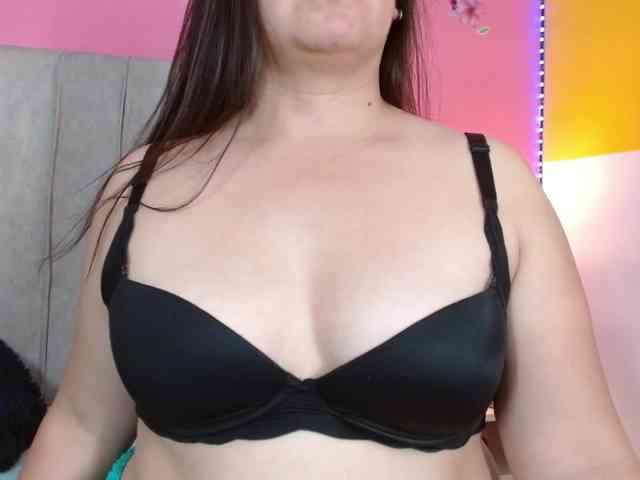 monickhot303av webcam