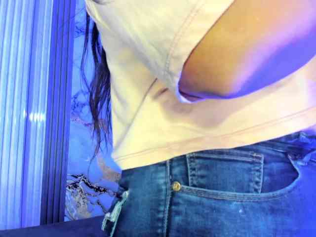 monickhot303av webcam