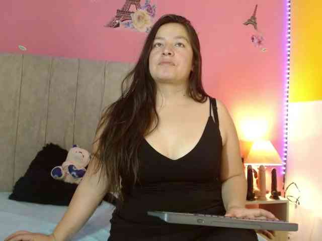 monickhot303av webcam