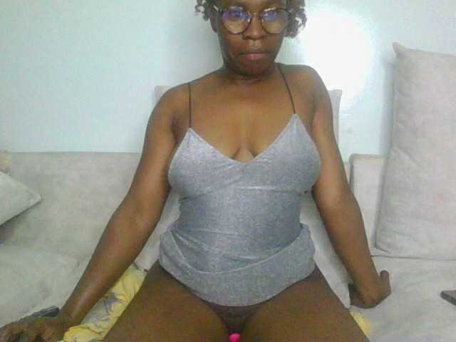 kerry-2 webcam bongacams model stream image