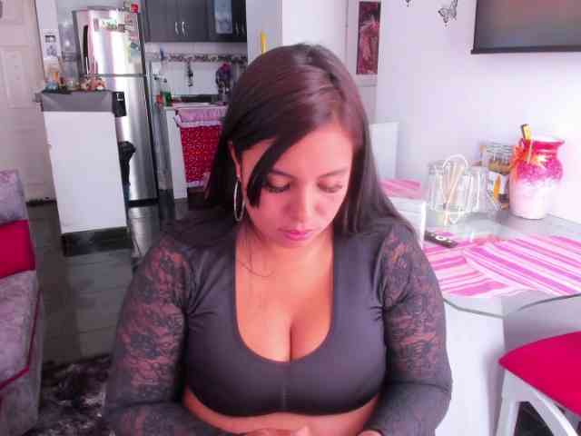latinduoo Live Webcam on BongaCams