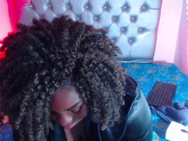 ebony-NeighborMoans webcam