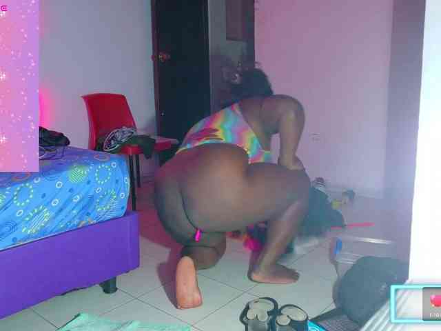 ebony-NeighborMoans webcam