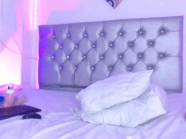 ebony-NeighborMoans webcam