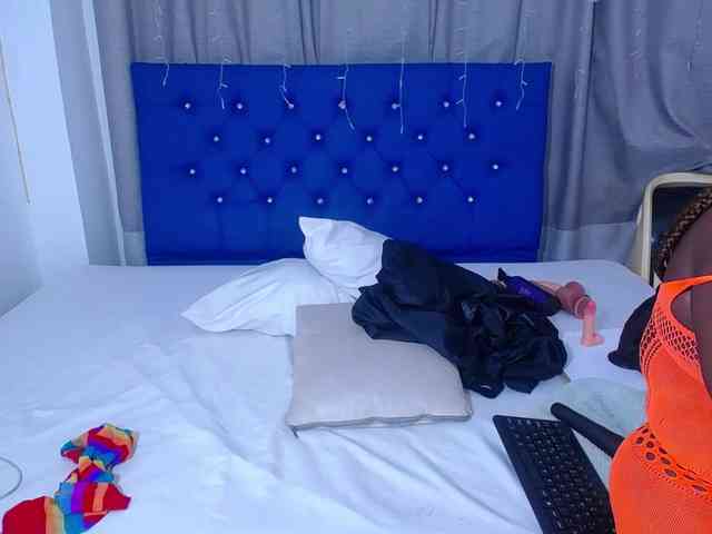 ebony-NeighborMoans webcam