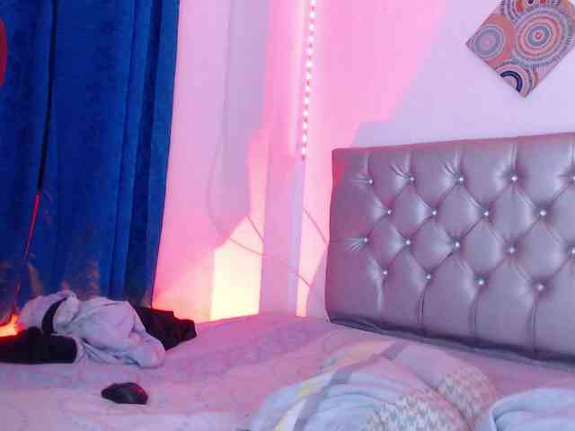 ebony-NeighborMoans webcam
