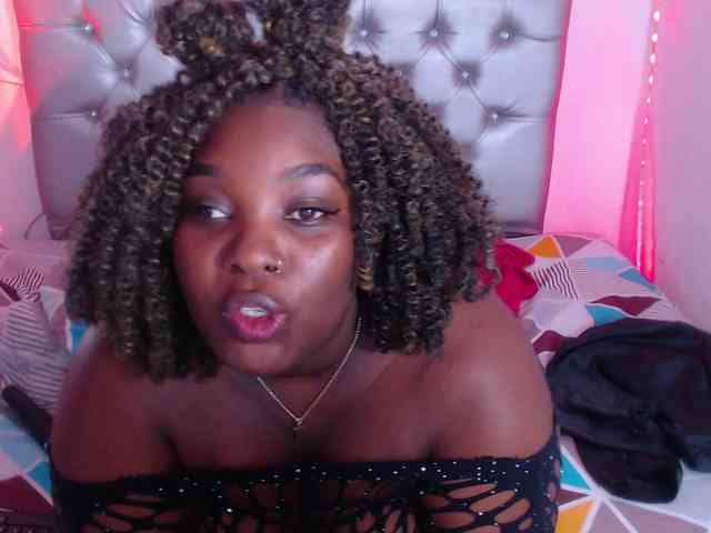 ebony-NeighborMoans webcam