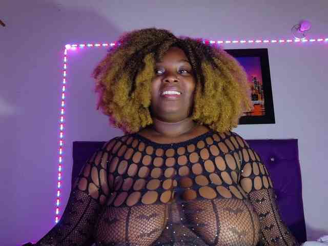 ebony-NeighborMoans webcam