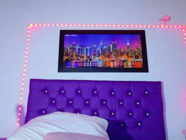 ebony-NeighborMoans webcam