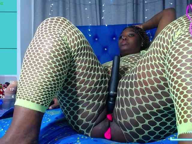 ebony-NeighborMoans webcam