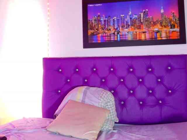 ebony-NeighborMoans webcam