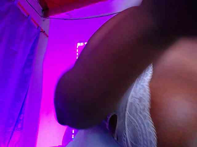 ebony-NeighborMoans webcam