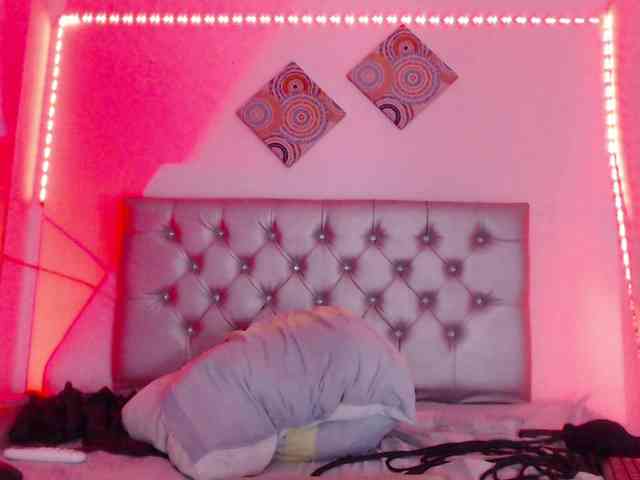 ebony-NeighborMoans webcam