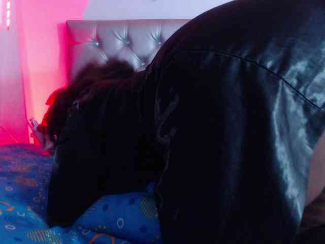 ebony-NeighborMoans webcam
