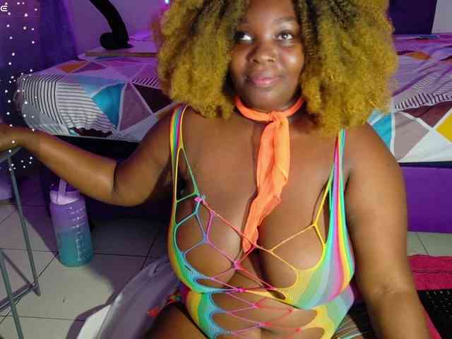 ebony-NeighborMoans webcam