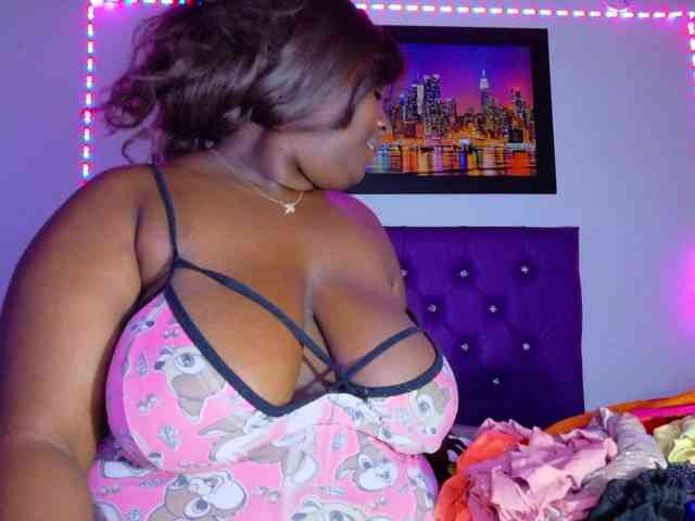 ebony-NeighborMoans webcam