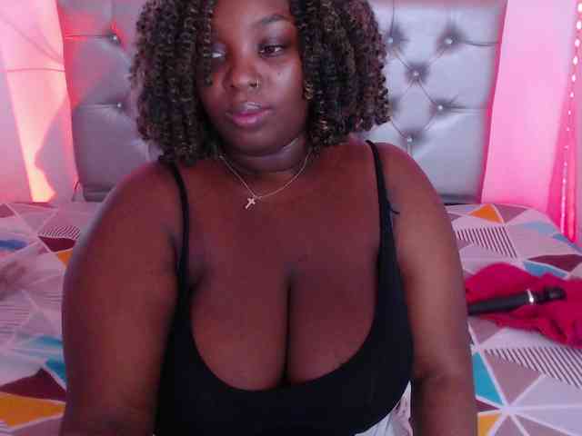 ebony-NeighborMoans webcam
