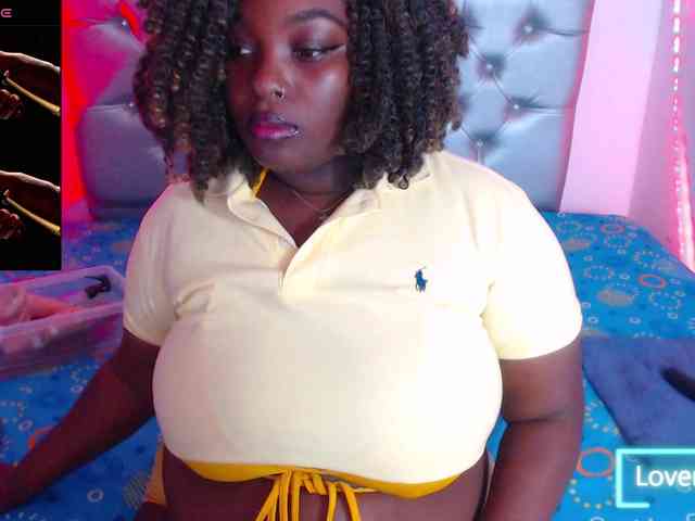 ebony-NeighborMoans webcam