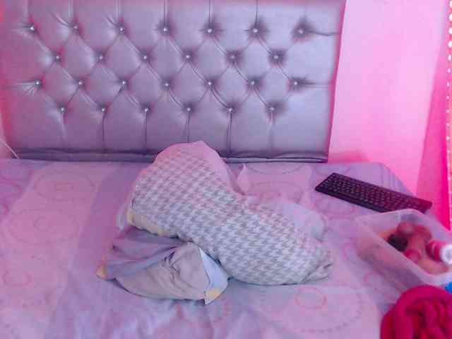 ebony-NeighborMoans webcam