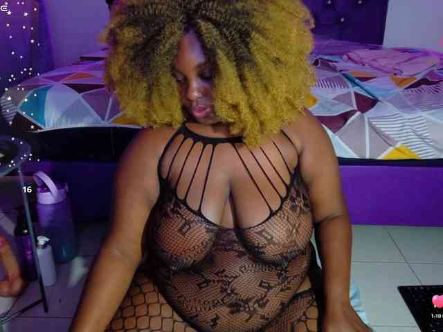 ebony-NeighborMoans webcam