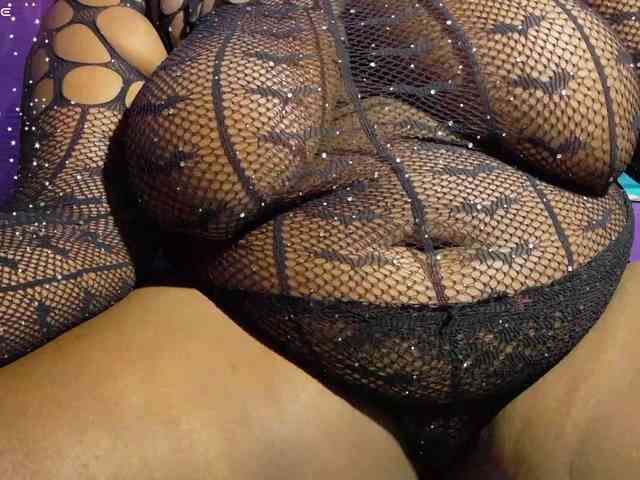 ebony-NeighborMoans webcam