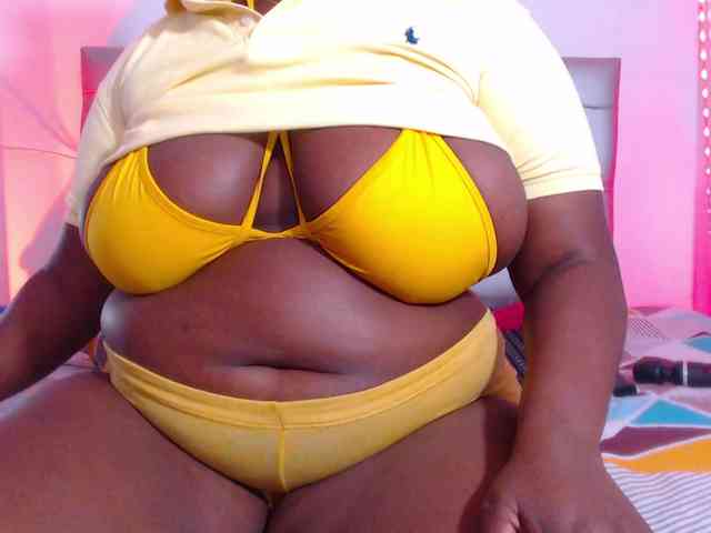 ebony-NeighborMoans webcam