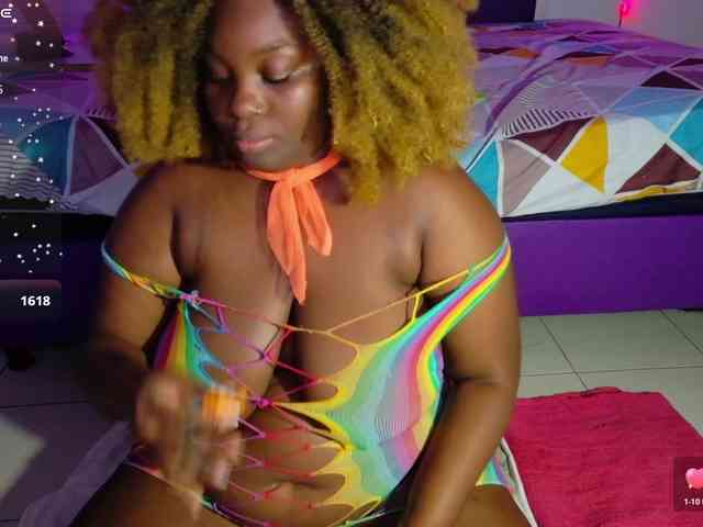 ebony-NeighborMoans webcam