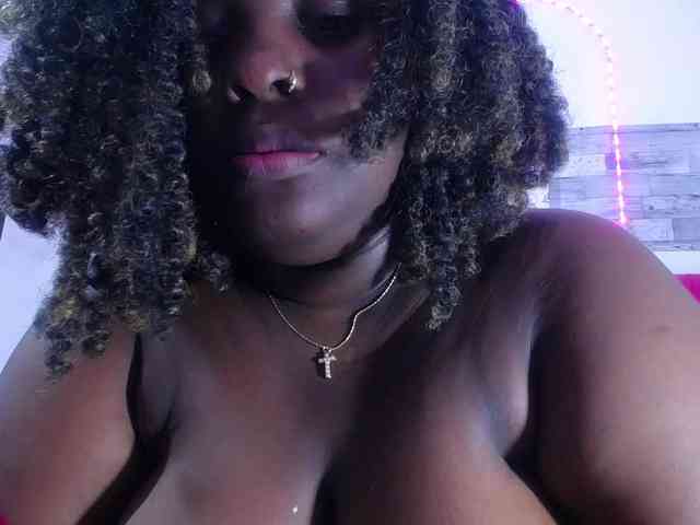 ebony-NeighborMoans webcam