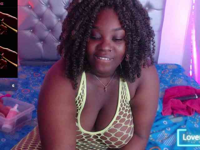 ebony-NeighborMoans webcam