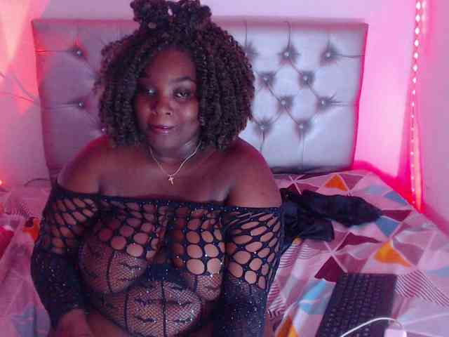 ebony-NeighborMoans webcam