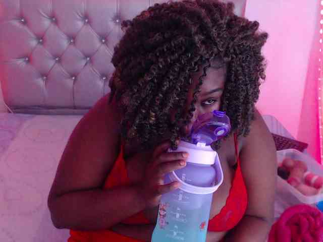 ebony-NeighborMoans webcam