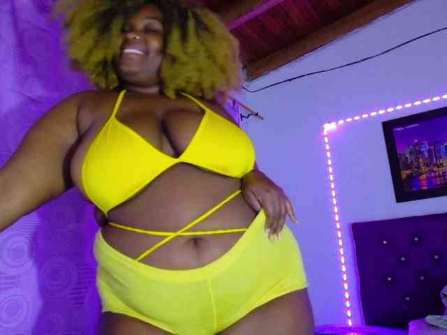 ebony-NeighborMoans webcam