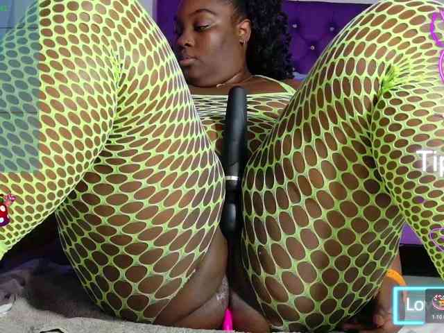 ebony-NeighborMoans webcam