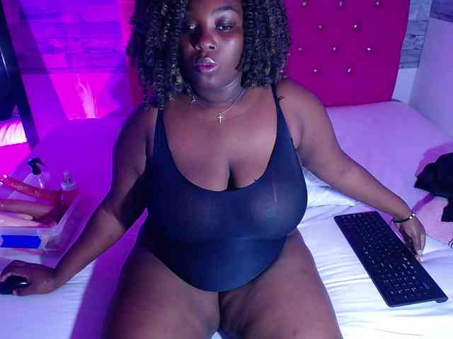 ebony-NeighborMoans webcam