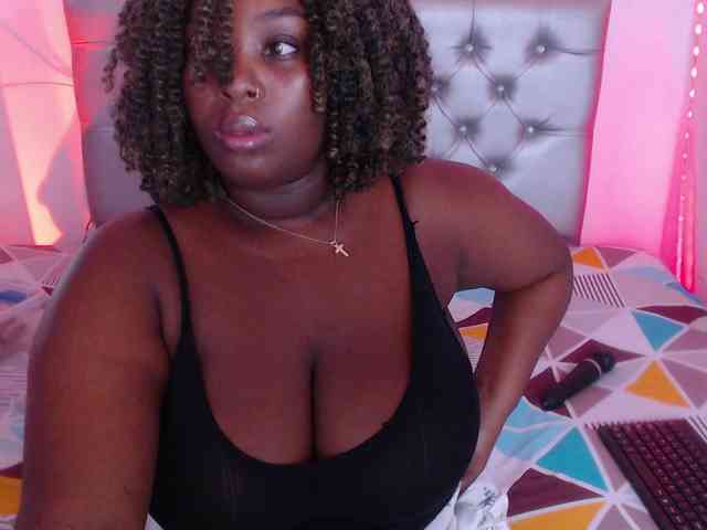 ebony-NeighborMoans webcam