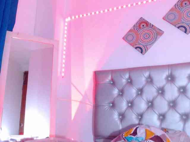 ebony-NeighborMoans bongacams