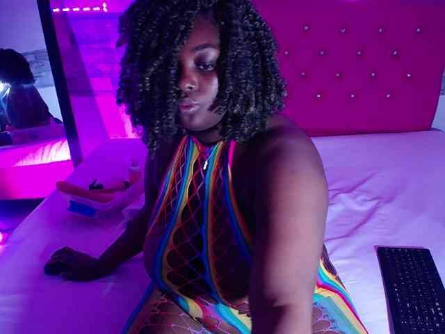 ebony-NeighborMoans webcam
