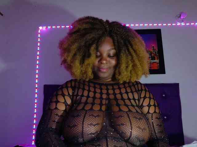 ebony-NeighborMoans webcam