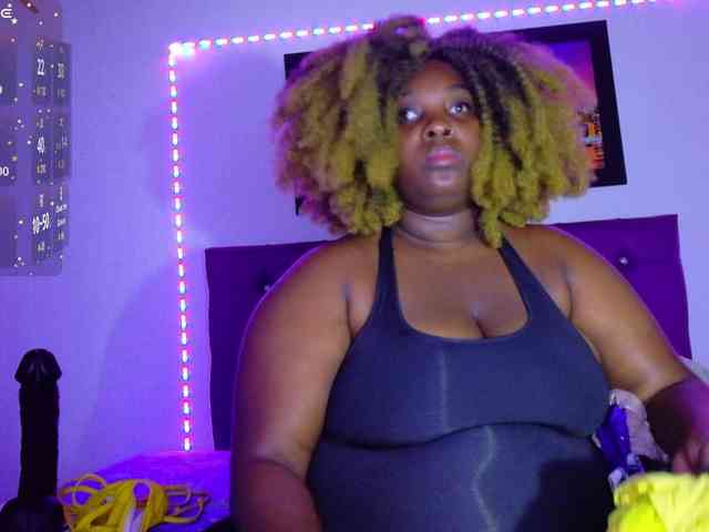 ebony-NeighborMoans webcam