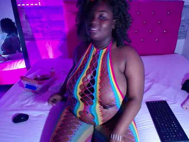 ebony-NeighborMoans webcam