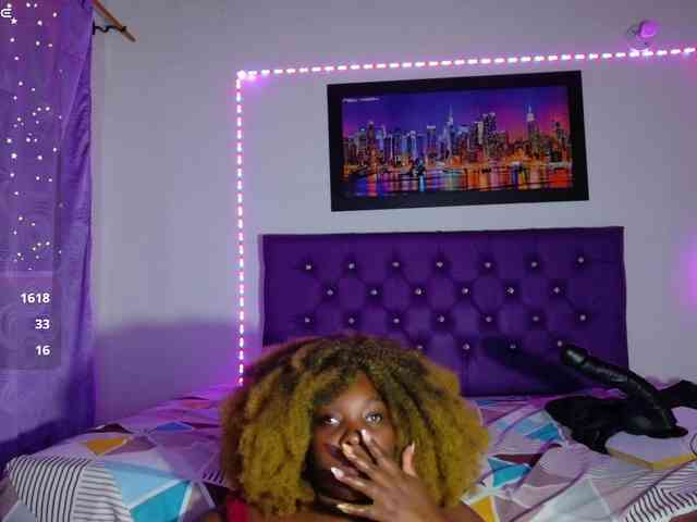 ebony-NeighborMoans webcam