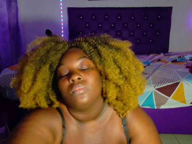 ebony-NeighborMoans webcam