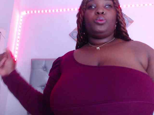 ebony-NeighborMoans webcam