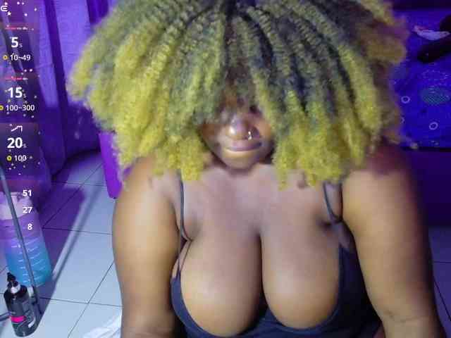 ebony-NeighborMoans webcam