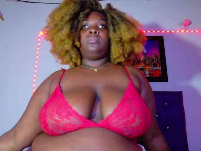 ebony-NeighborMoans webcam