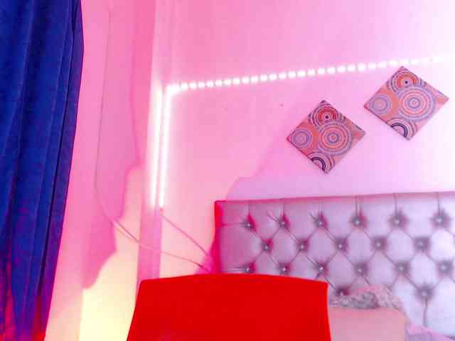 ebony-NeighborMoans webcam