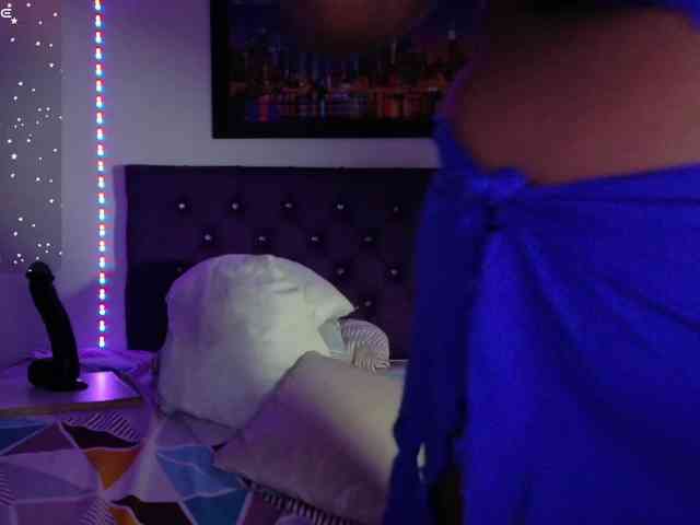 ebony-NeighborMoans webcam