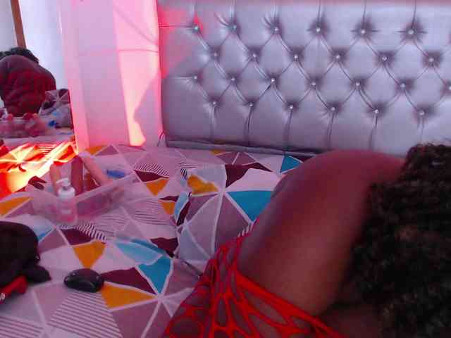 ebony-NeighborMoans webcam